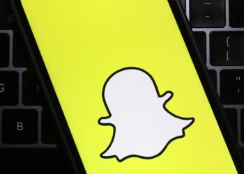 what-does-“in-a-group-with-me”-mean-on-snapchat?-–-distractify