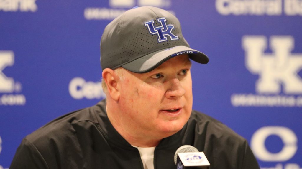 mark-stoops-recaps-wildcats'-first-major-football-scrimmage-–-a-sea-of-blue