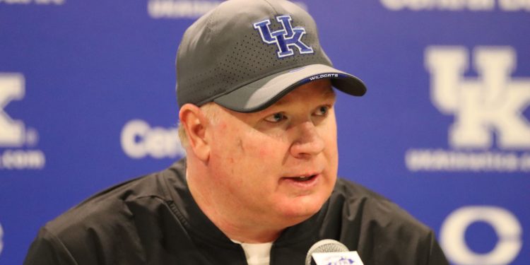 mark-stoops-recaps-wildcats'-first-major-football-scrimmage-–-a-sea-of-blue