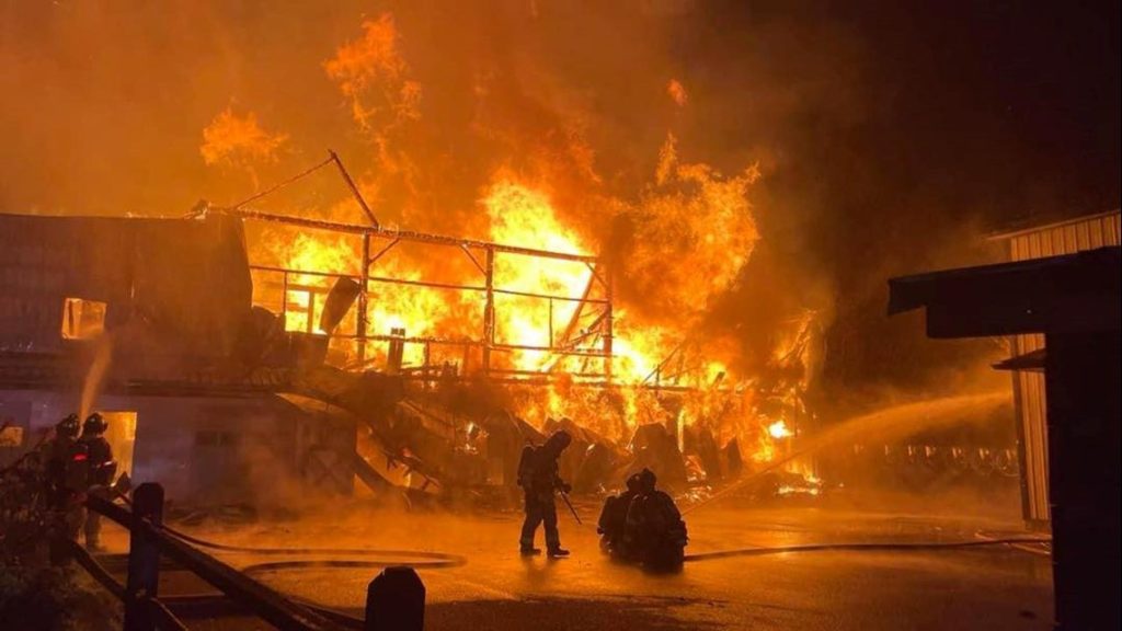 firefighters-respond-to-large-fire-in-lancaster-county-–-fox43