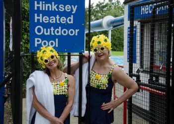 oxford:-instagram-stars-bring-glamour-to-heated-pool