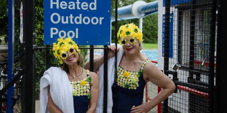 oxford:-instagram-stars-bring-glamour-to-heated-pool