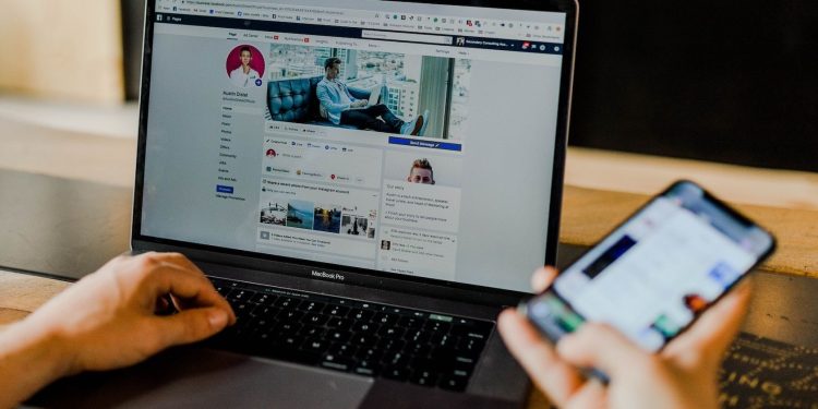 how-to-create-a-facebook-cover-photo-using-your-avatar-–-makeuseof