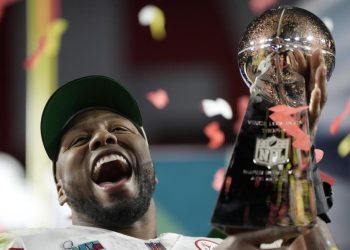 youtube's-nfl-sunday-ticket-includes-live-chat-and-highlights-in-shorts-|-engadget