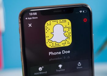 snapchat-users-freak-out-when-the-“my-ai”-chatbot-posts-a-video-story-–-phonearena