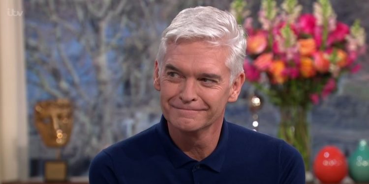 phillip-schofield-has-been-deleting-his-instagram-photos,-including-one-of-him-and-holly
