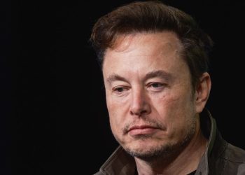 elon-musk-appearance-at-valorant-champions-tournament-met-with-boos,-crowd-chanting-…