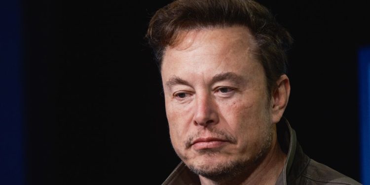 elon-musk-appearance-at-valorant-champions-tournament-met-with-boos,-crowd-chanting-…