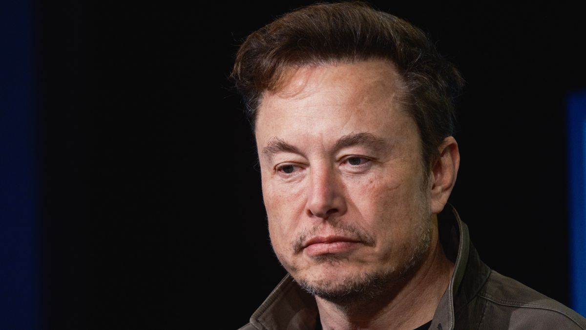 elon-musk-appearance-at-valorant-champions-tournament-met-with-boos,-crowd-chanting-…