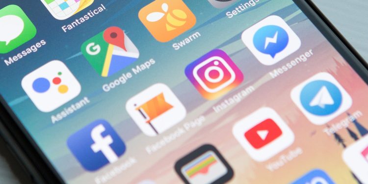 how-to-export-all-your-photos-and-videos-out-of-instagram,-whatsapp,-snapchat,-and-messenger