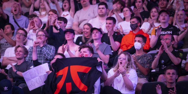 valorant-fans-troll-elon-musk,-chant-'bring-back-twitter'-at-tournament-–-polygon