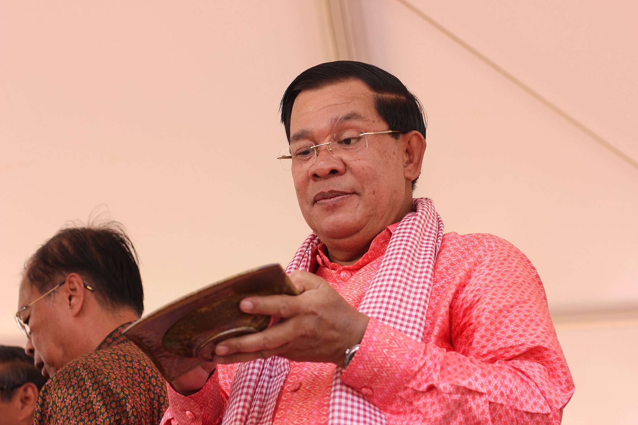 meta-refuses-to-suspend-facebook-account-of-former-cambodia-pm-hun-sen-–-jurist