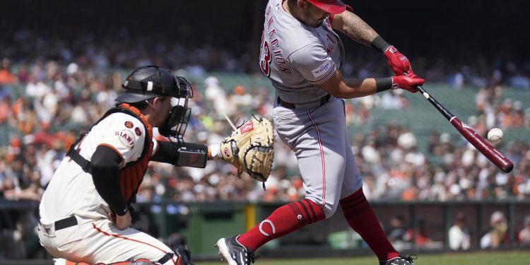 encarnacion-strand-homers-in-first-career-4-hit-game,-reds-beat-giants-4-1-–-cbs-news