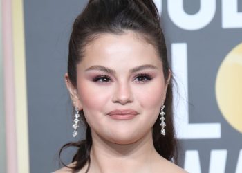 'only-murders'-post-removed-from-selena-gomez's-instagram-amid-strikes:-reports