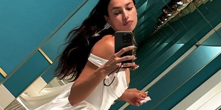 irina-shayk-sets-instagram-ablaze-with-italian-love-affair-amid-tom-brady-dating-rumors