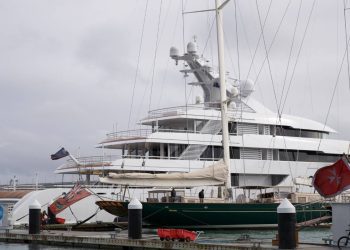 snapchat-founder-evan-spiegel's-superyacht-spotted-in-auckland-|-stuffco.nz