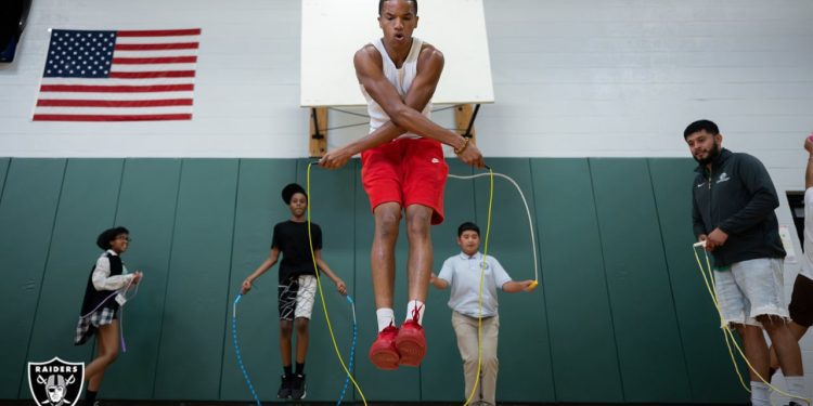 photos:-raiders-host-stretch-and-move-program-for-boys-and-girls-clubs-of-southern-nevada