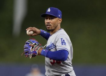 mookie-betts-likely-won't-play-this-weekend-vs.-nationals-because-of-injury