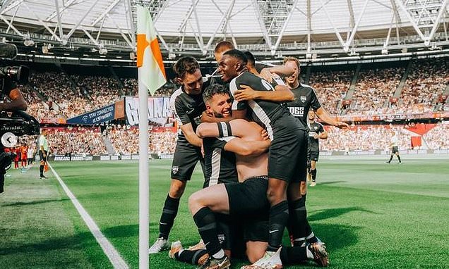 the-sidemen-beat-the-youtube-all-stars-again-as-manny-scores-a-hat-trick-in-8-5-win-…-–-daily-mail