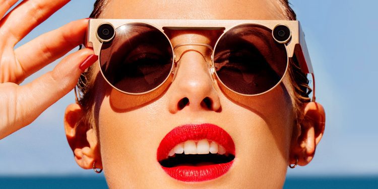 how-to-take-a-photo-with-snap-spectacles-|-citizenside