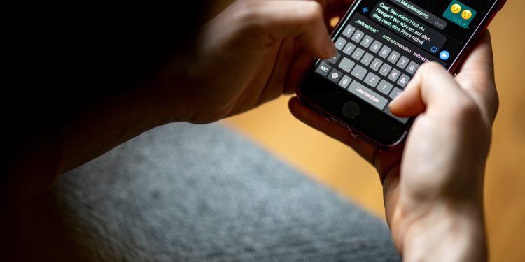 whatsapp-has-reluctantly-started-work-on-cross-platform-messaging-due-to-eu-regulation