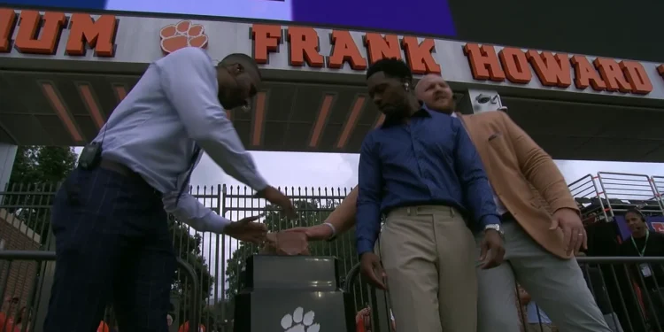 acc-huddle-crew-running-down-clemson-hill-and-reax-–-vimeo