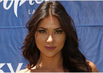 arianny-celeste-closes-down-summer-with-new-bikini-photos-–-outkick