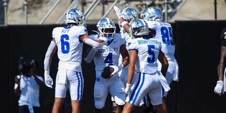 highlights,-box-score,-mvp-&-twitter-reactions-from-cats'-win-over-dores-–-a-sea-of-blue