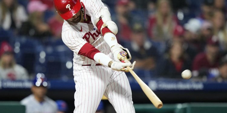 castellanos-homers,-sanchez-ks-10-as-phillies-move-to-brink-of-playoff-spot-with-5-2-win-over-mets