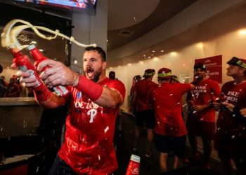 watch-the-phillies'-playoff-clinching-clubhouse-celebration:-'dancing-on-my-own'-is-back