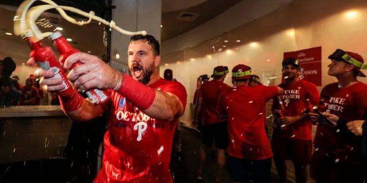 watch-the-phillies'-playoff-clinching-clubhouse-celebration:-'dancing-on-my-own'-is-back