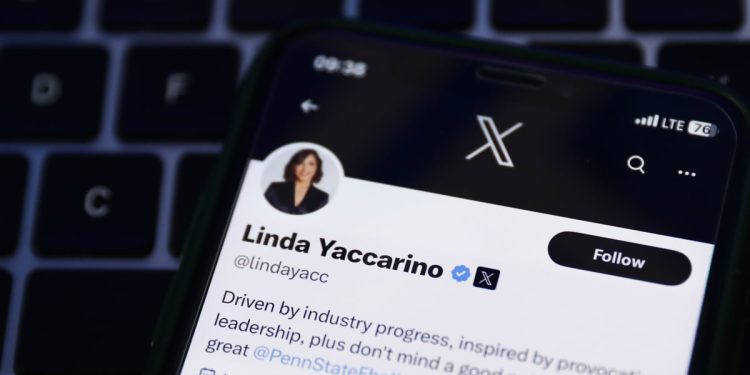 twitter-/-x-is-losing-daily-active-users-ceo-linda-yaccarino-confirmed-it.-|-mashable