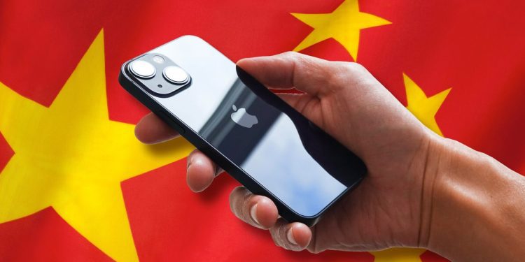 apple-might-have-to-pull-instagram,-facebook,-twitter,-and-more-from-the-app-store-in-china