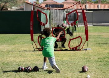 photos:-raiders-attend-boys-and-girls-club-42nd-annual-kids-day-out