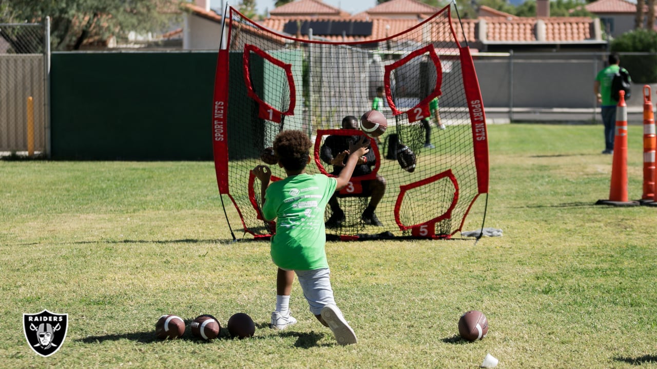 photos:-raiders-attend-boys-and-girls-club-42nd-annual-kids-day-out