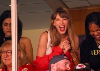 is-taylor-swift-in-kansas-city-for-the-chiefs-chargers-game?-signs-point-to-yes-–-kwch
