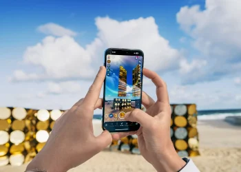 snapchat-brings-ar-to-bondi-with-secret-sculpture-at-sculpture-by-the-sea-–-b&t