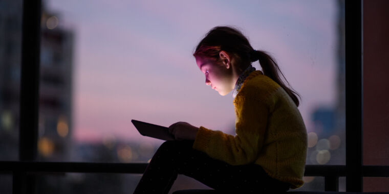 41-states-sue-meta-for-allegedly-addicting-kids-to-facebook-and-instagram-|-ars-technica