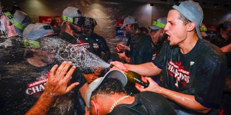 listen:-rangers-back-in-the-world-series,-and-cowboys,-mavs-and-stars-back-to-work