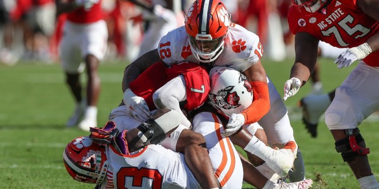 twitter-reacts-to-clemson's-loss-to-nc-state-|-tigernet