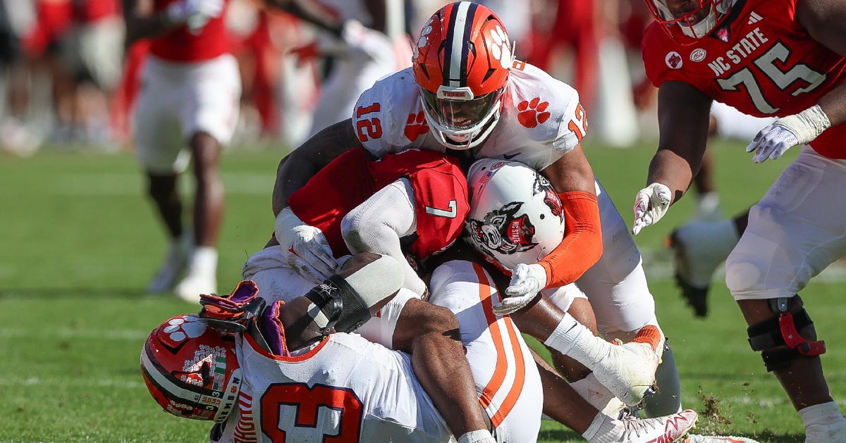 twitter-reacts-to-clemson's-loss-to-nc-state-|-tigernet