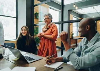 5-ways-to-share-thought-leadership-on-linkedin-and-expand-your-career-–-head-topics