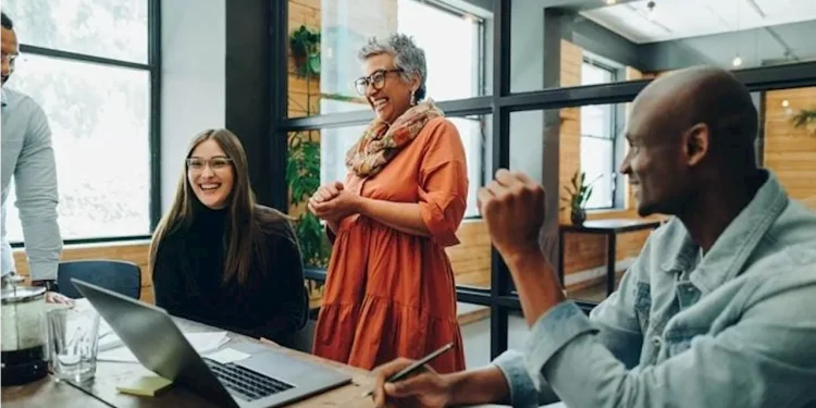 5-ways-to-share-thought-leadership-on-linkedin-and-expand-your-career-–-head-topics