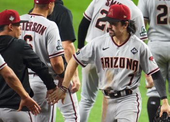 inside-the-clubhouses-as-world-series-shifts-to-arizona-–-cbssports.com