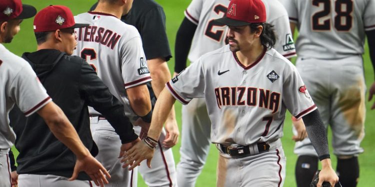 inside-the-clubhouses-as-world-series-shifts-to-arizona-–-cbssports.com