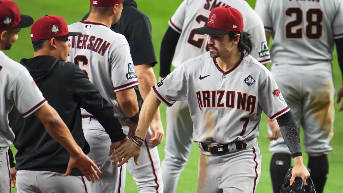 inside-the-clubhouses-as-world-series-shifts-to-arizona-–-cbssports.com