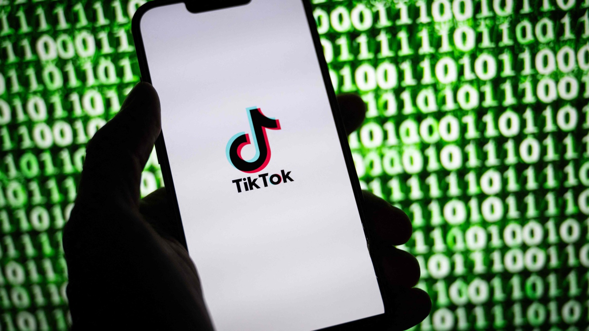 tiktok-and-snapchat-sign-up-to-uk-govt-pledge-to-tackle-ai-generated-child-sex-abuse-images