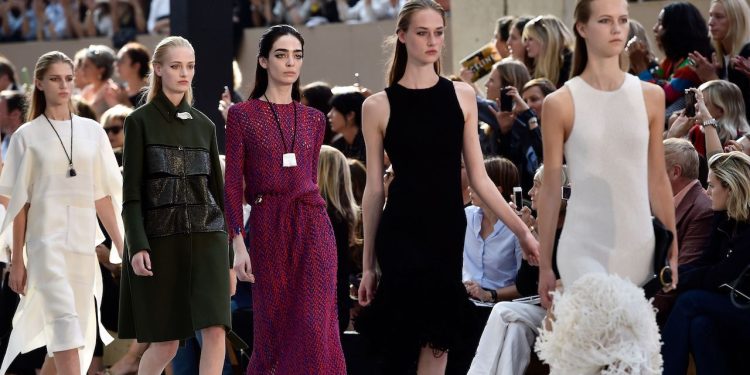 phoebe-philo's-rabid-fanbase-kept-the-hype-alive-during-2-years-of-anticipation-–-glossy