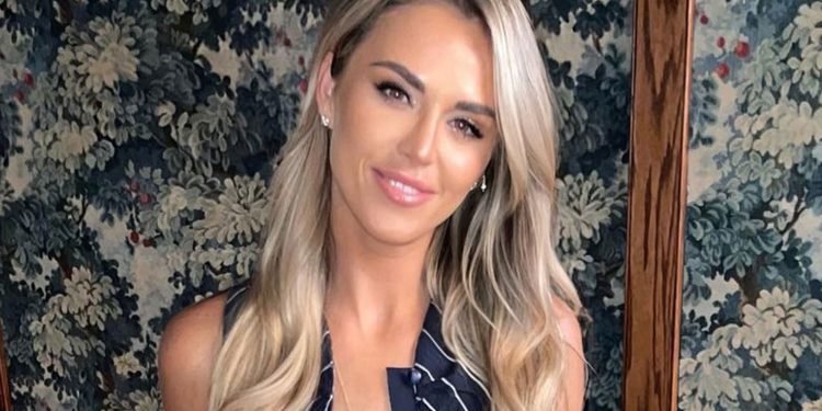 olivia-flowers-stuns-in-a-head-turning-black-minidress-with-a-sparkly-bralette-front-(pics)