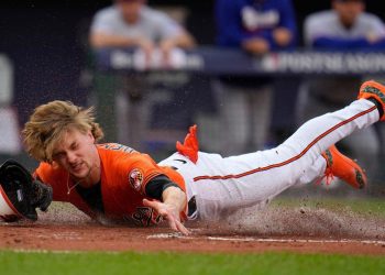 baltimore-orioles-relying-on-team-unity-to-extend-alds-against-texas-rangers-–-cbs-news